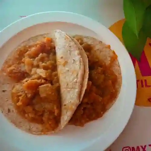 Tacos de Chicharrón en Salsa