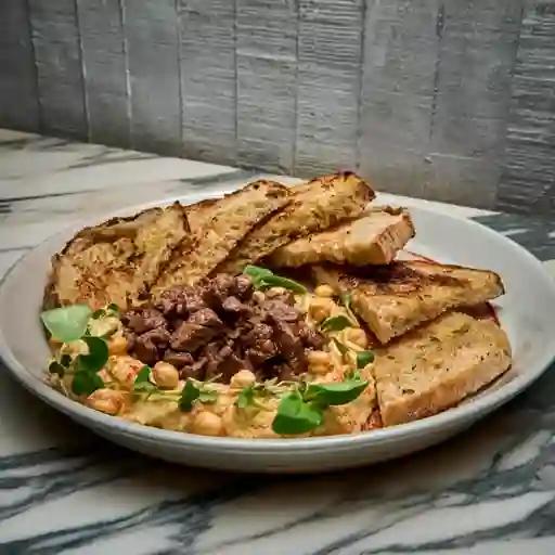 Hummus y carne