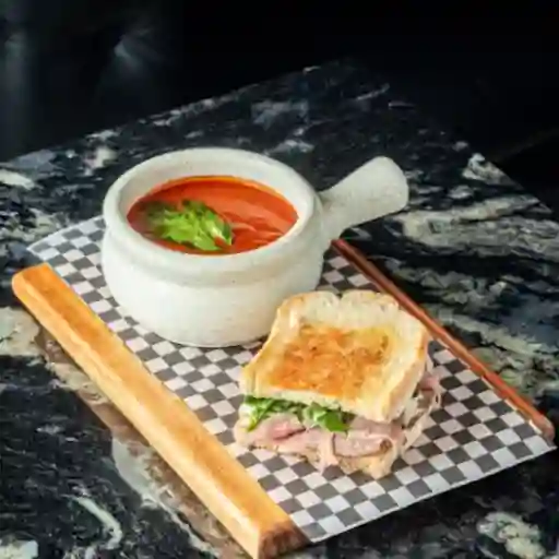 SOPA DE TOMATE + ½ SÁNDWICH BEEF
