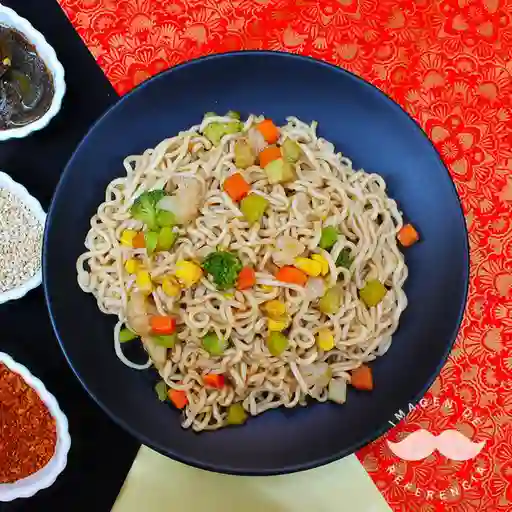 Chow Mein con Pollo.