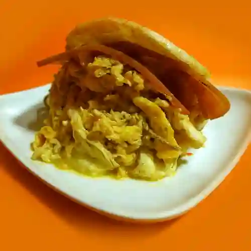 Arepa Pollo, Queso y Jamon