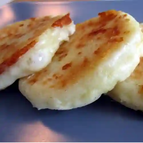 Arepa con Queso Cebú