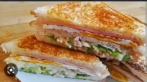 Sándwich de Jamón y Queso.