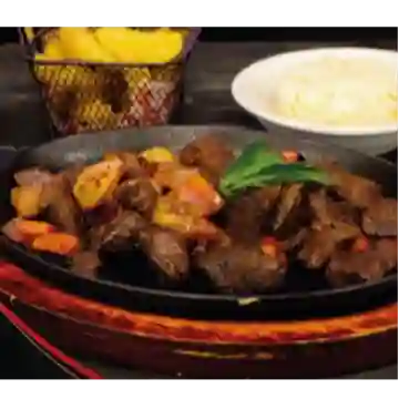 Combo Lomo de Cerdo Saltado