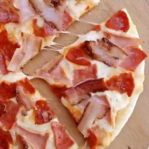 Pizza Cuatro Carnes Mediana