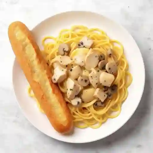 Pastas Al Burro con Pechuga en Salsa de Champiñon
