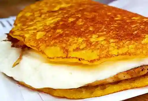 Cachapa con Queso y Plátano