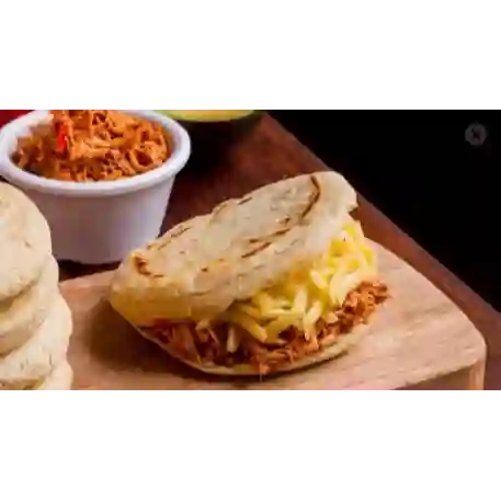 Arepa Rellena Mixta Pollo/carne