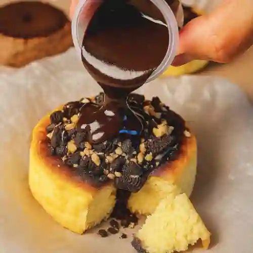 Torta de queso con oreos y maní