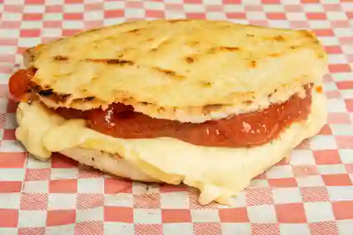 Arepa con Queso y Bocadillo