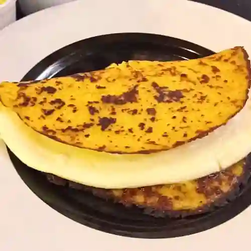 Cachapa con Queso de Mano y Carne