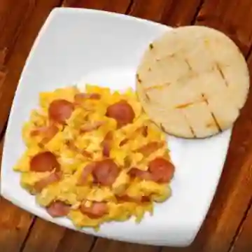 Huevos con jamón arepa y quesito