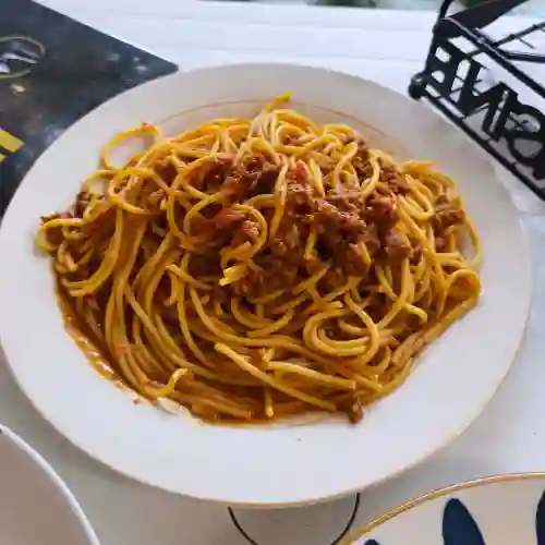 Pasta con Carne la Bolognesa