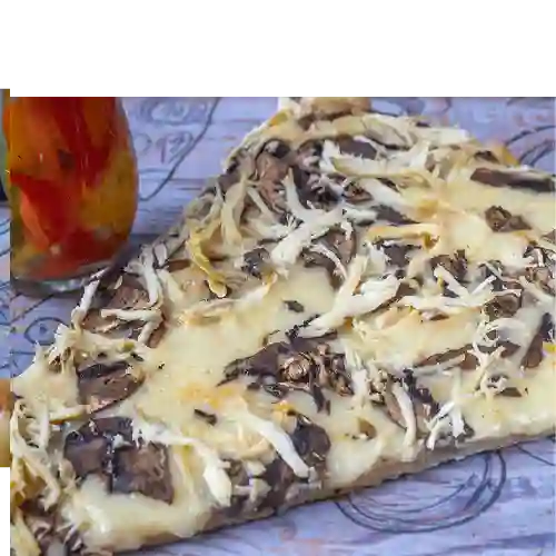Pizza pollo y champiñones