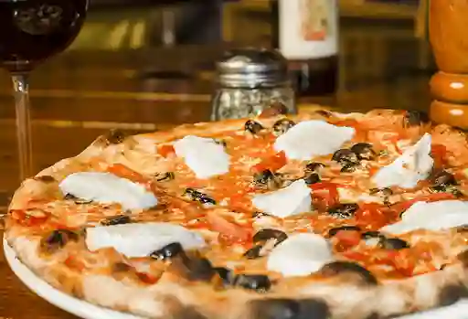 Pizza Búfala Puttanesca