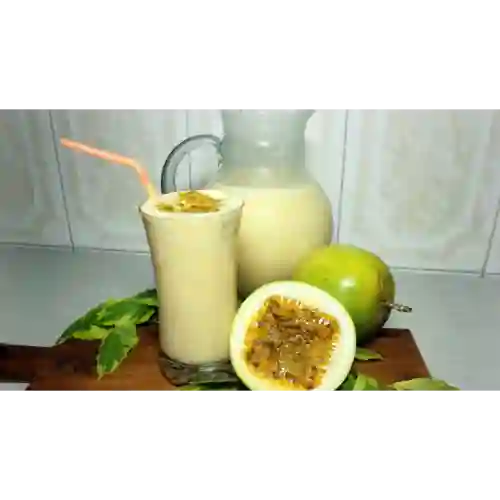 Jugo Natural de Maracuya en Leche