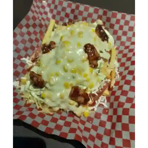 Salchipapa Suiza
