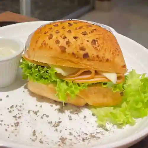 Sandwich Jamon & Queso en Pan Campesino