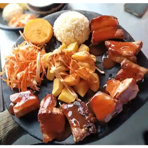 Almuerzo con Costillas Bbq Al Barril