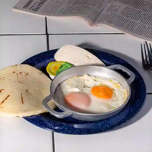Huevos Fritos, Arepa y Quesito