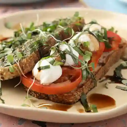 Tostada Caprese