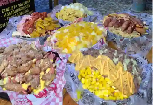 Combo Salchipapa Para 2 + 2 Bebidas Personales