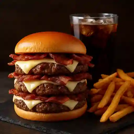 La monstruosa triple