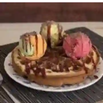 Waffle con helado 2 personas 48 onz