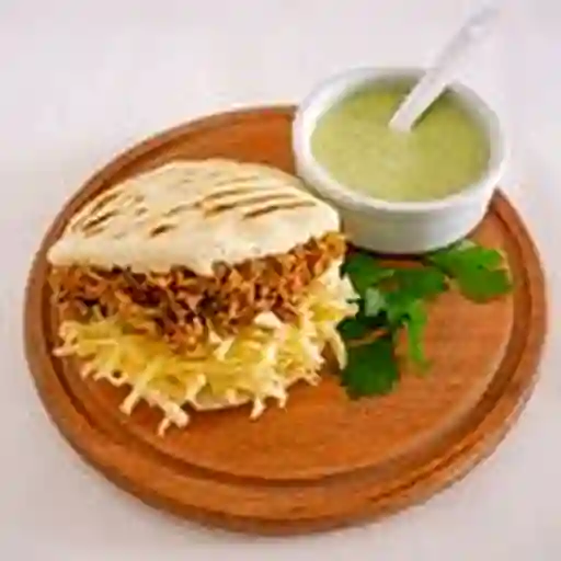 Arepa Asada de Carne y Queso