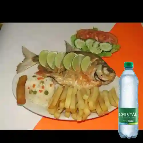 Combo Cachama Frita + Agua Cristal con Gas 600 ml