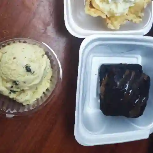 Brownie con helado