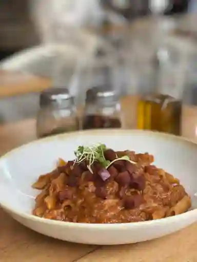 Bolognesa con Tocineta Crocante