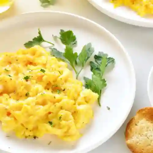 Huevos Revueltos + Croissant