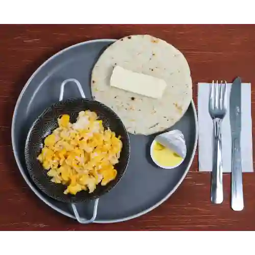 Arepa con Huevos Revueltos