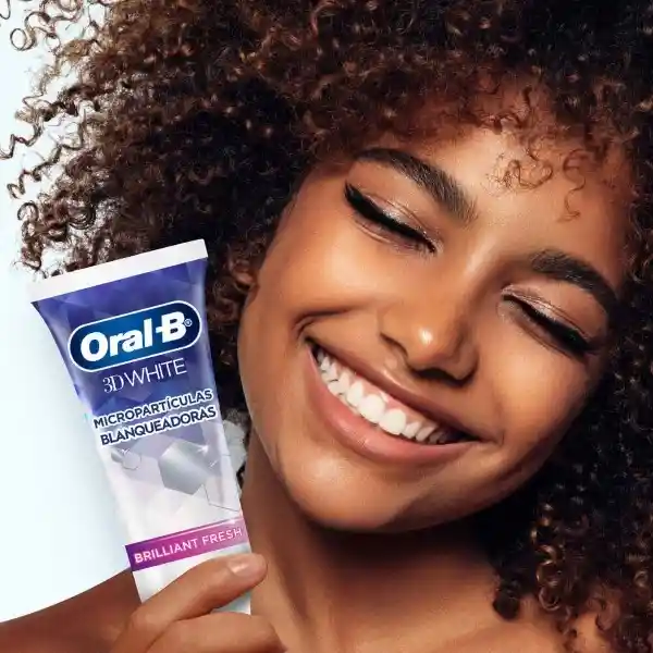 Oral-B Pasta Dental Blanqueadora + Cepillo Dental 3d White