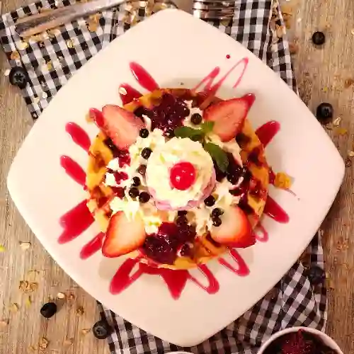 1 Waffle Frutos Rojos Mas Helado 1/2