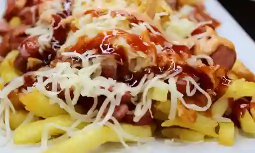 Salchipapa Encebollada