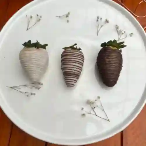 3 Fresas cubiertas de chocolate