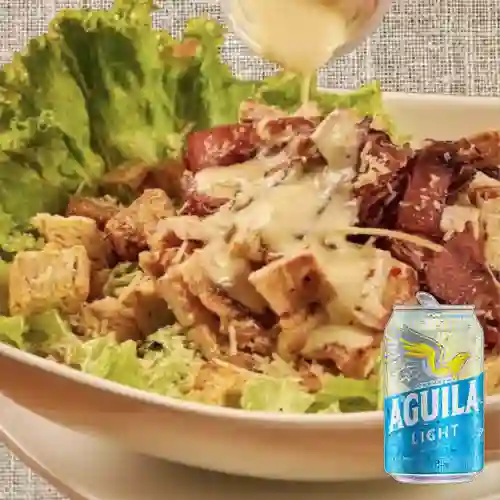 Combo Ensalada César c/ Pollo + Aguila Light Lta 330ml