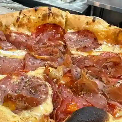 Pizza de Carnes Italianas