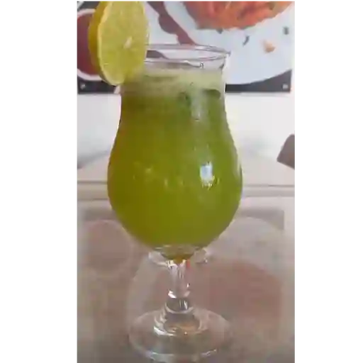 Limonada de hierbabuena en agua