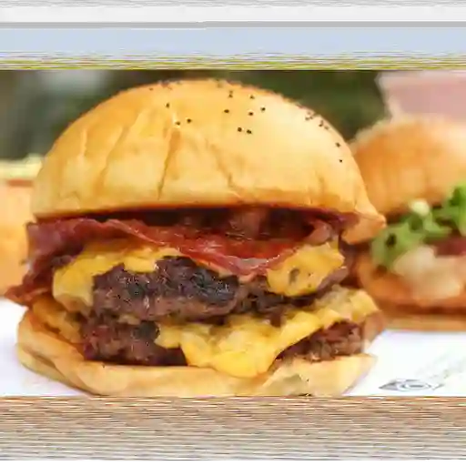 Combo hamburguesa doble chedar
