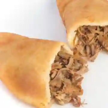 Mega Empanada de Carne Desmechada