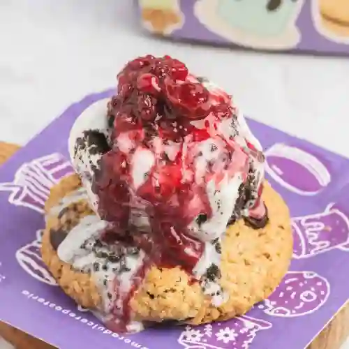 Galleta de Avena con Helado y Mora