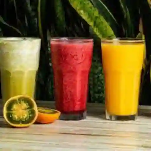 Jugos naturales en agua
