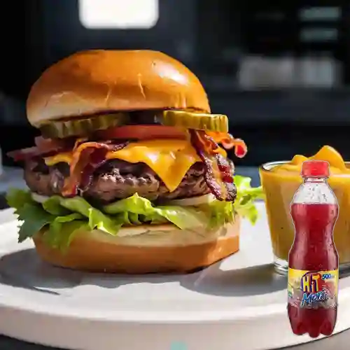 Combo Burger Americana + Jugo Hit Mora 500 ml
