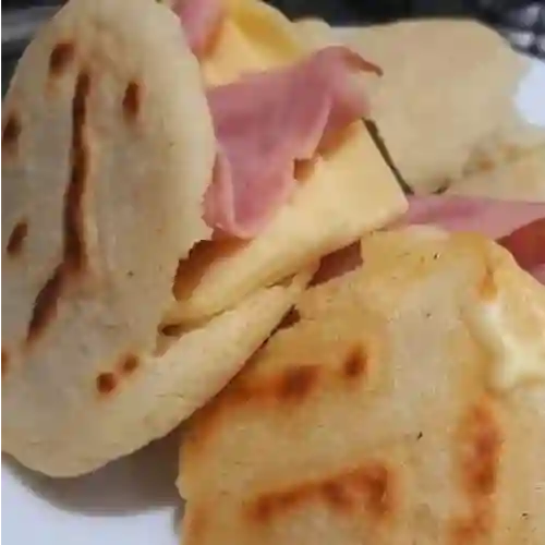 Arepa de Jamon y Queso