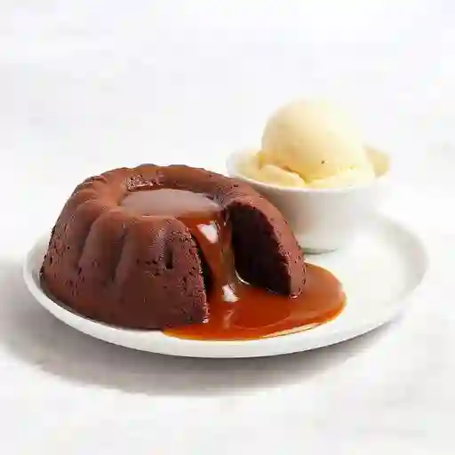 Torta de Chocolate con Arequipe y Helado