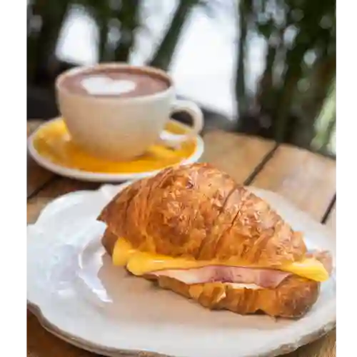 Croissant de Jamón y Queso
