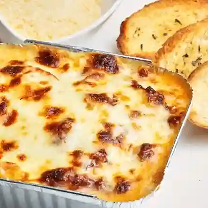 Lasagna 4 Quesos y Bebida